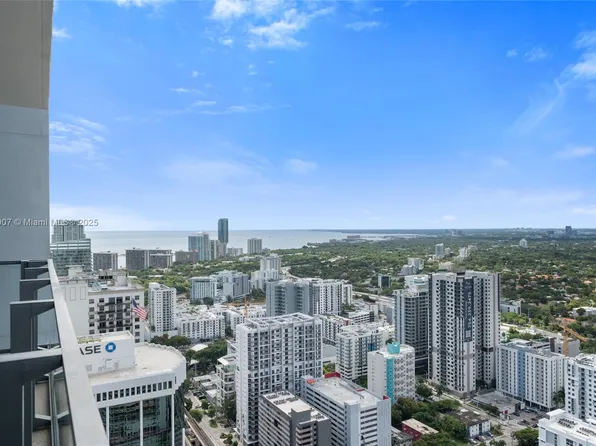 88 SW 7th St APT 3910, Miami, FL 33130