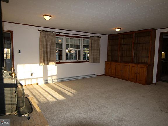 5th image of 633 Vine St