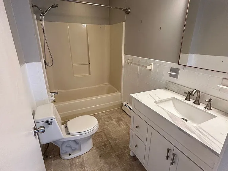 48 Port Norfolk St #1B — Photo 9