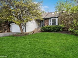 80 Copperwood Dr, Buffalo Grove, IL 60089