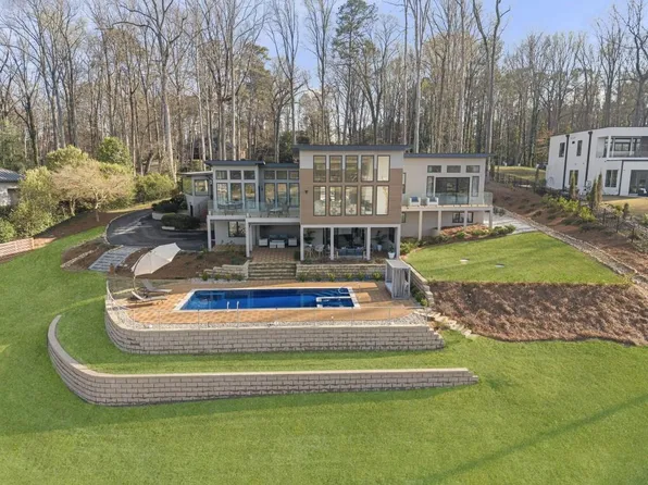 2746 Emerald Dr, Jonesboro, GA 30236