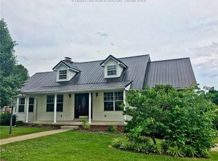 107 Taylor Dr, Hurricane, WV 25526