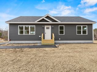 29 Hillside Dr, Raymond, ME 04071