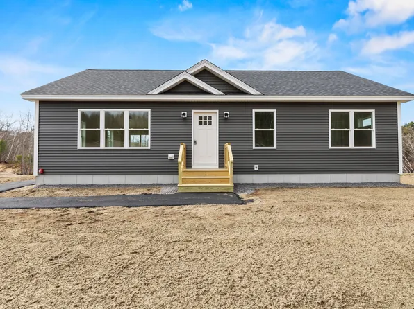 29 Hillside Drive, Raymond, ME 04071