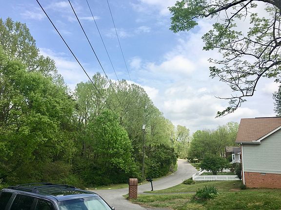 4th image of 736 Glenn Ct