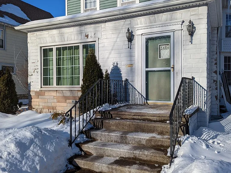 5486 Broadway St #1 — Photo 21