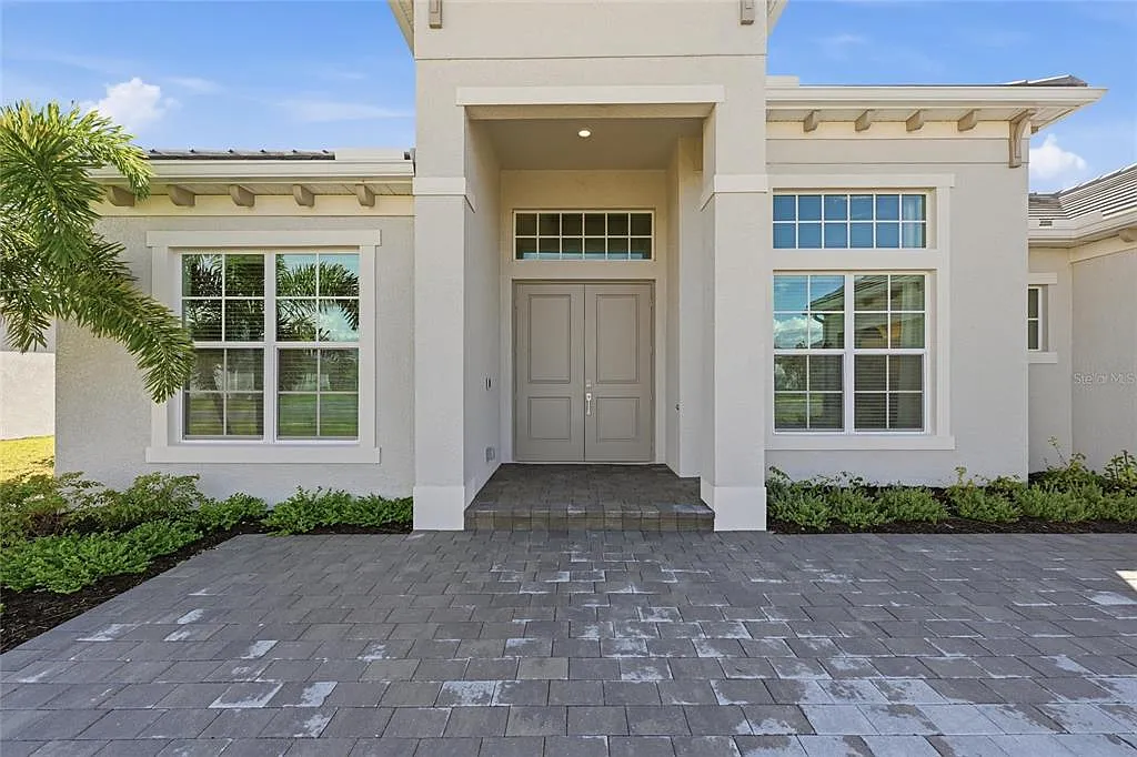 4 bed, 3.0 bath, 2799 sqft, $12,000 — Photo 2