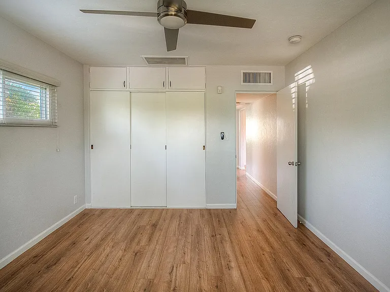 1526 W Windsor Ave — Photo 37