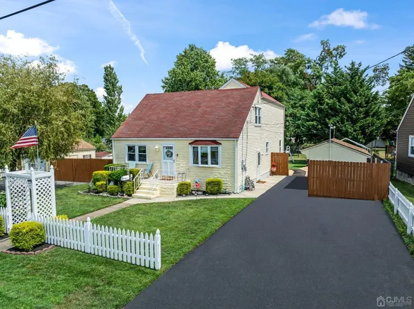 8 Donna St, East Brunswick, NJ 08816