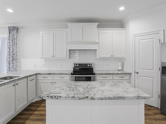 5th image of 2633 Edgewood Ln