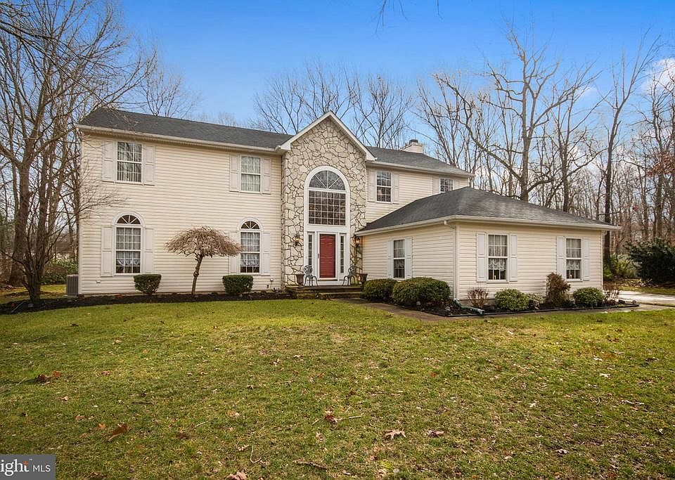 1st image of 1658 Woodland Dr