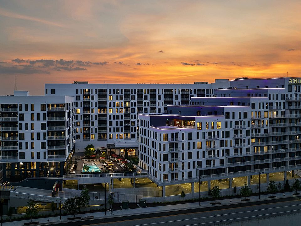 AMLI Atlantic Station exterior and courtyard