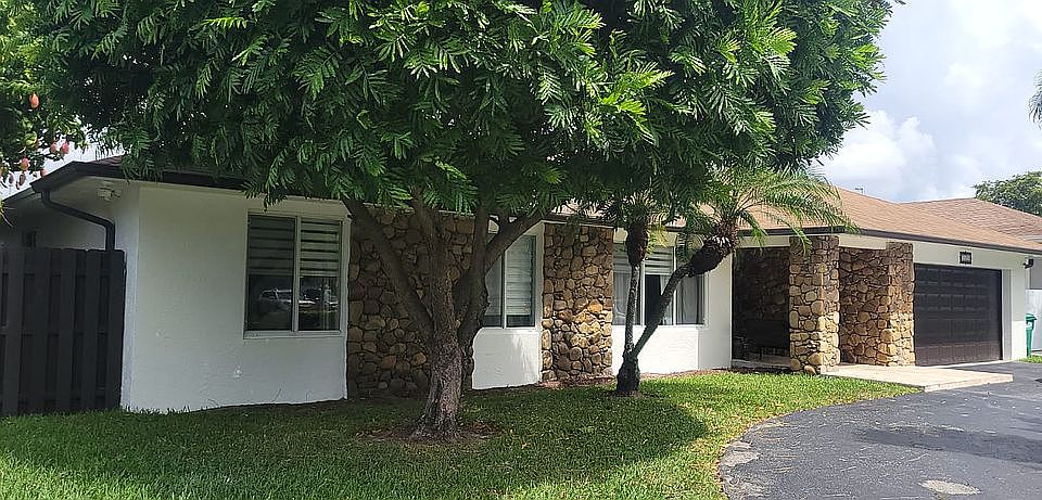 2nd image of 9520 SW 118th Pl