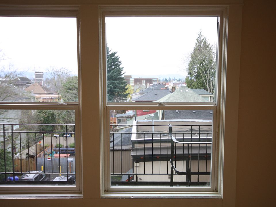 1st image of 4263 SE Belmont St #300