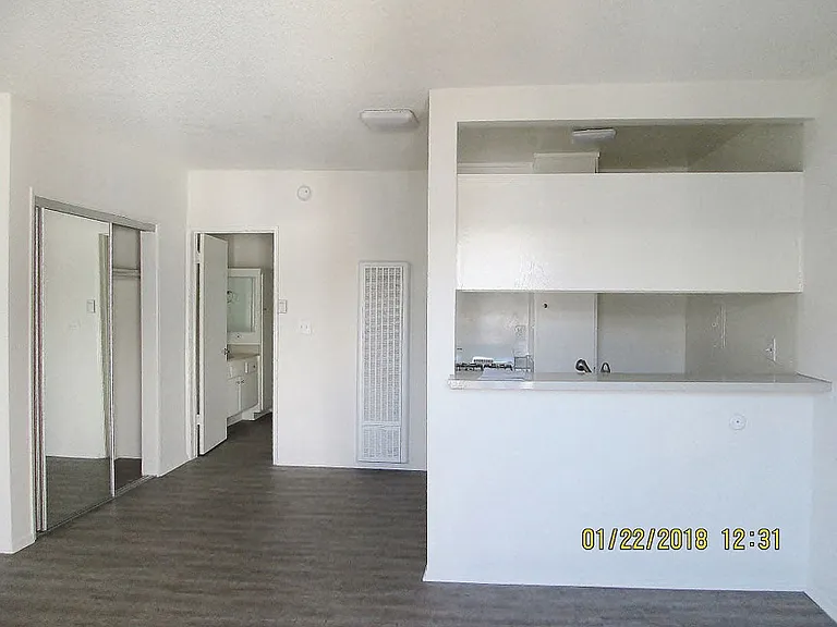 Lido Apartments - 3610 Midvale Ave — Photo 29