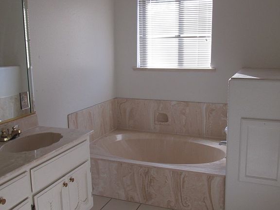 4th image of 7936 Independence Dr NW