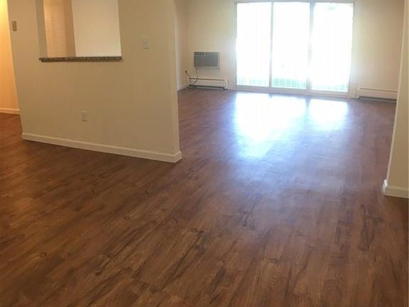 5th image of 10 Tanglewood Ln APT 114