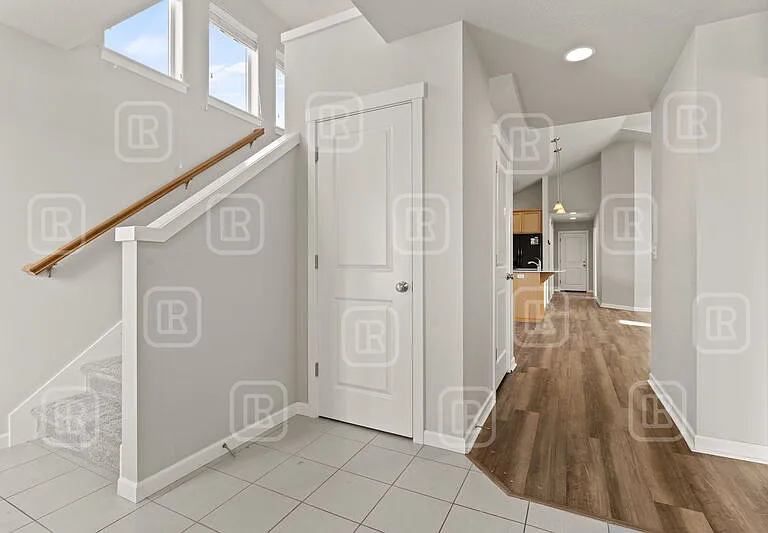 2211 N Oakland Ln — Photo 12