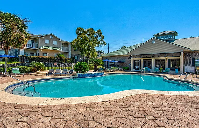 Marcus Pointe Grande Apartment Homes — Photo 40