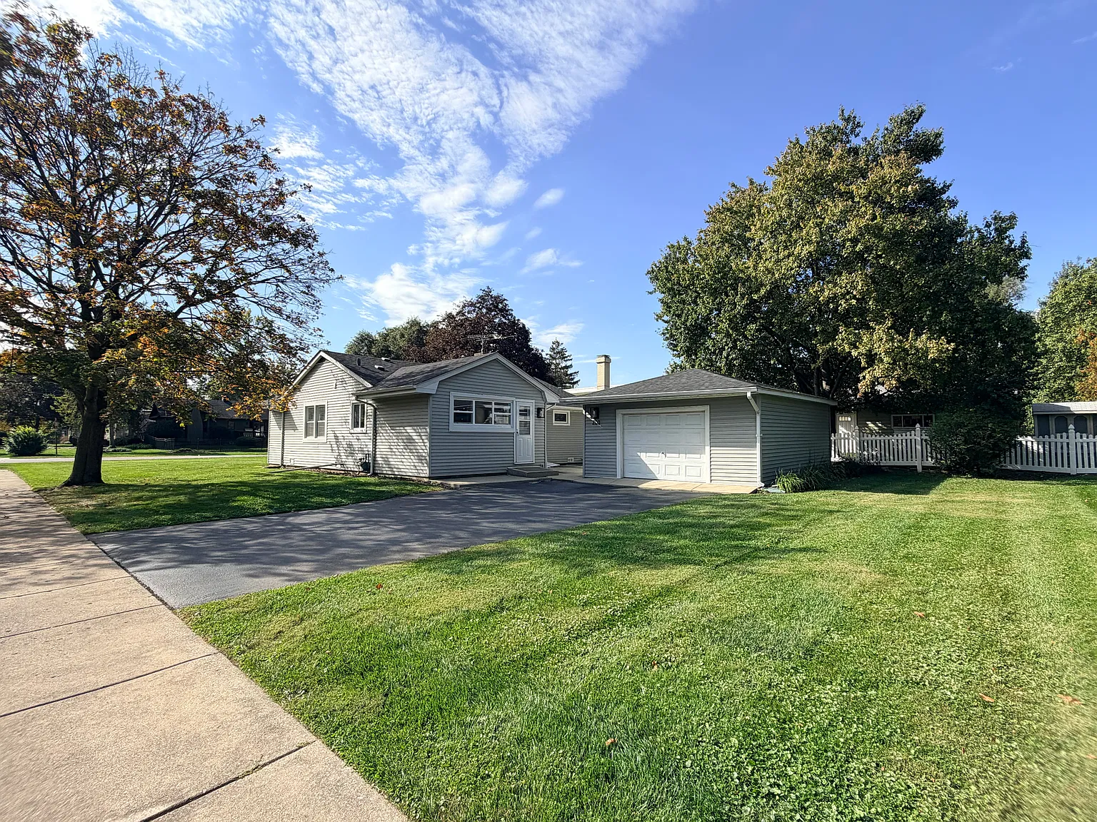 3 bed, 1.5 bath, 1182 sqft, $3,100 — Photo 4