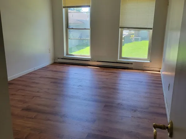 90 Kane St APT B7, West Hartford, CT 06119