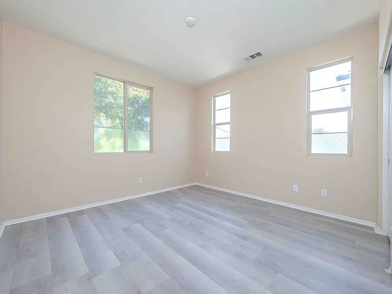 10208 Jasmine Ct — Photo 14
