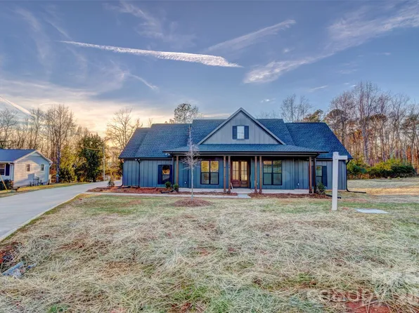 318 Harbor View Dr #45, Cherryville, NC 28021