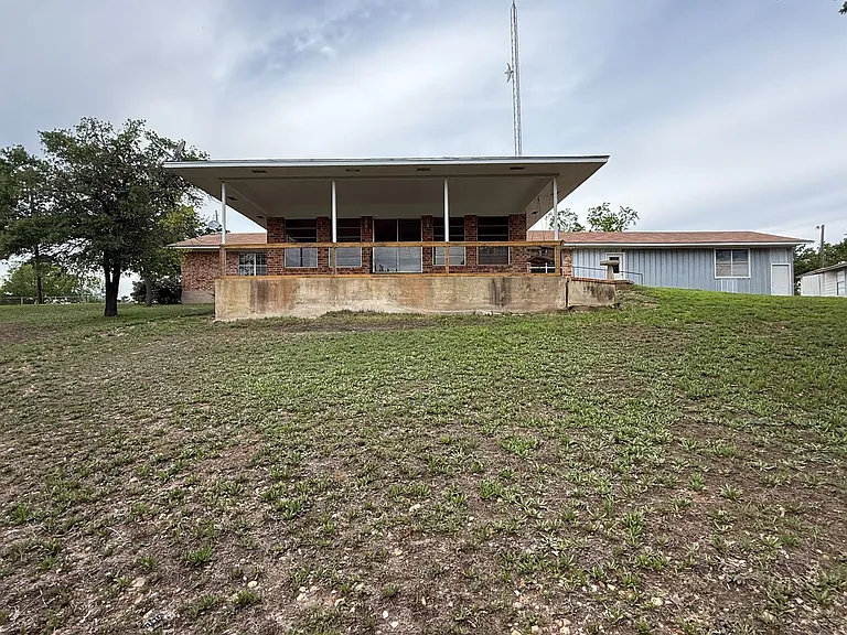 713 FM 153 — Photo 13