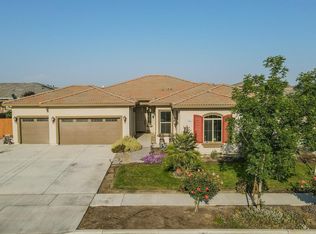 1417 N Elizabeth Dr, Hanford, CA 93230
