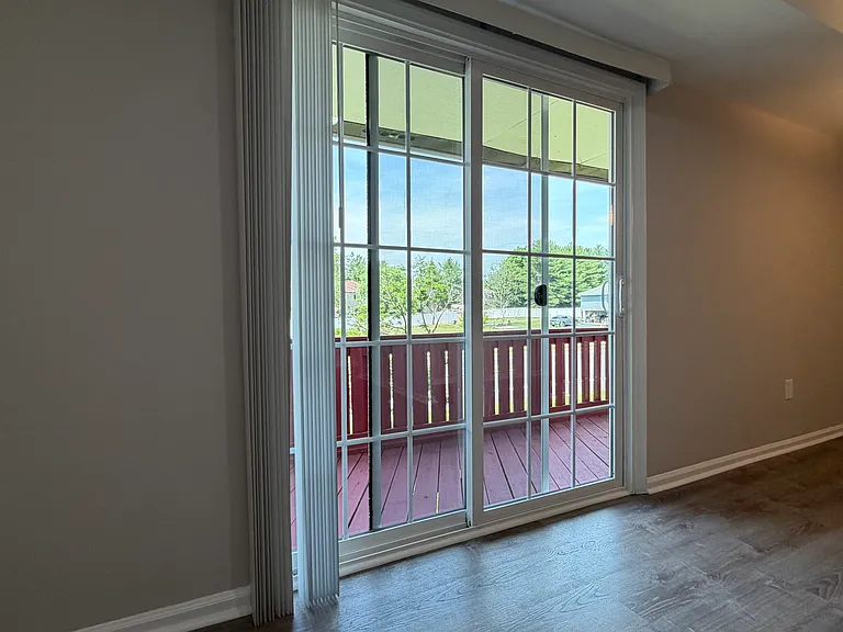 4548 Rosemarie Dr — Photo 5