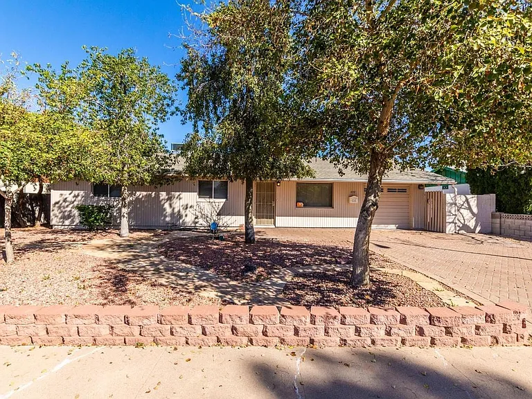 232 E Balboa Dr — Photo 1