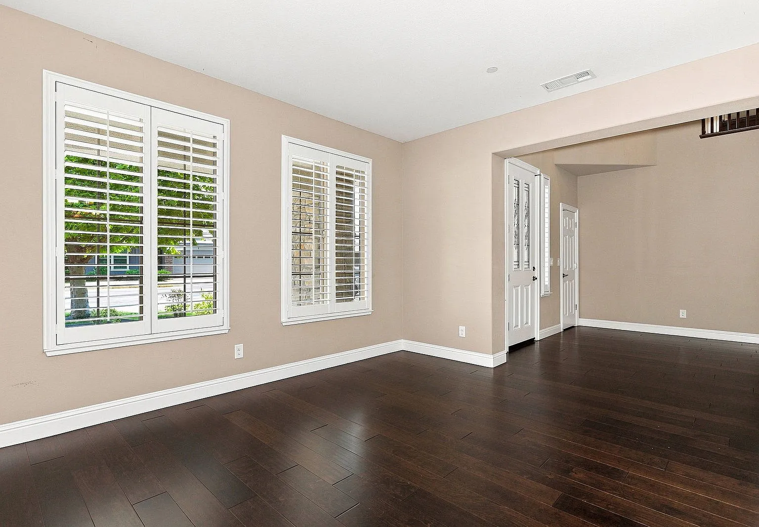 5 bed, 4.5 bath, 4000 sqft, $3,795 — Photo 4