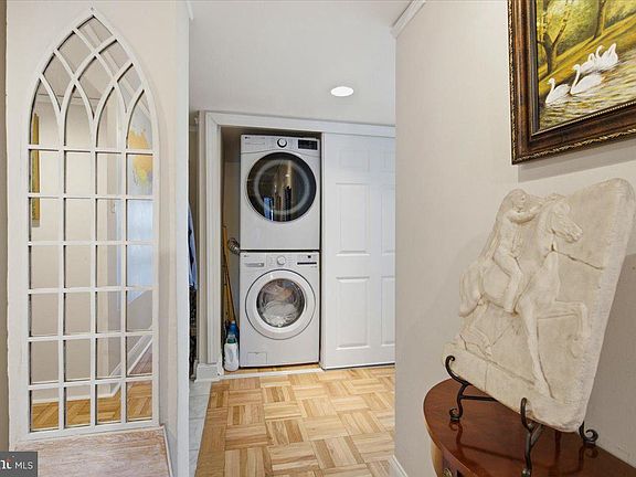 4th image of 700 7th St SW APT 827
