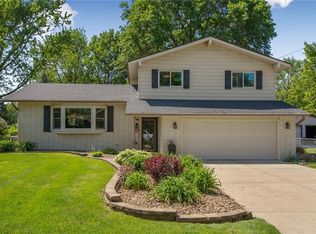 5009 Walnut Dr, Pleasant Hill, IA 50327