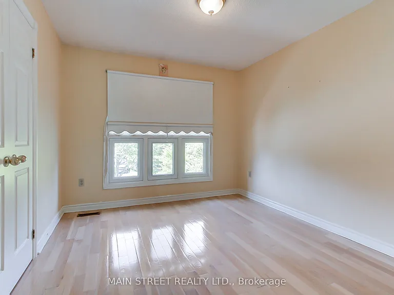 223 Burns Blvd — Photo 22
