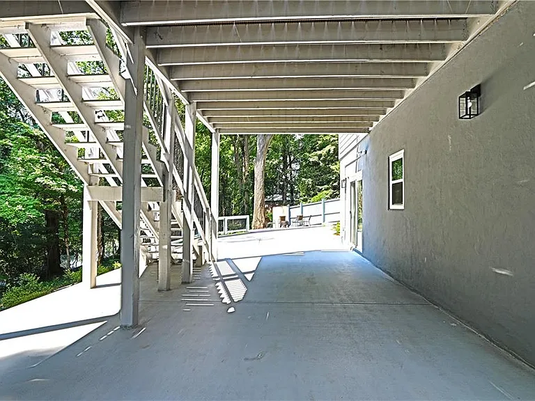 2125 Clay Rd — Photo 3