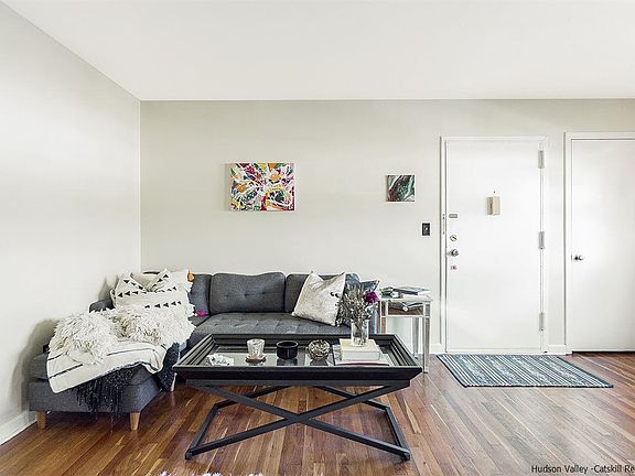 5th image of 17 Huguenot St APT 2