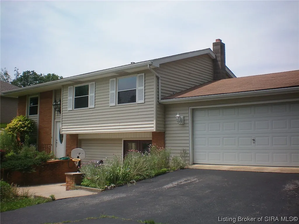 134 Carl Street photo 1