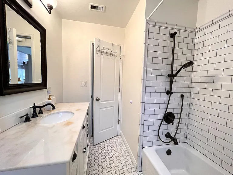 4405 Santa Monica Ave — Photo 7