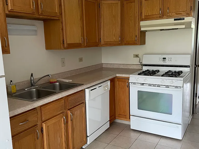 420 N Carter St — Photo 4