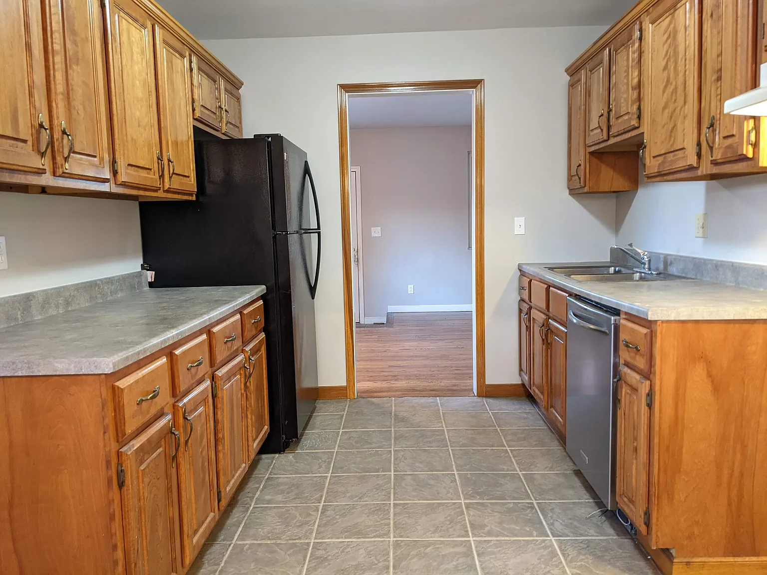 3 bed, 1120 sqft, $1,905 — Photo 4