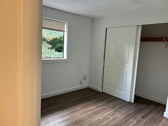 3rd image of 927 22nd St NE #B