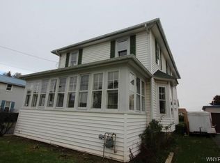 7 Maple Ave, Middleport, NY 14105