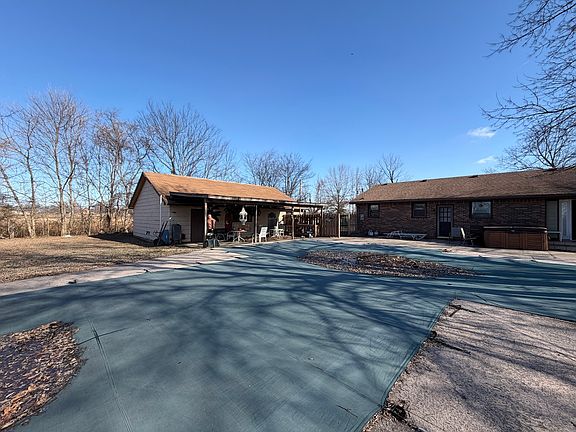 4th image of 2813 Strawberry Rd