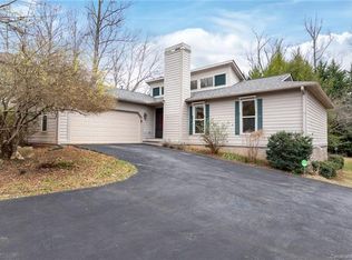 18 Eagles Nest Ln, Asheville, NC 28806