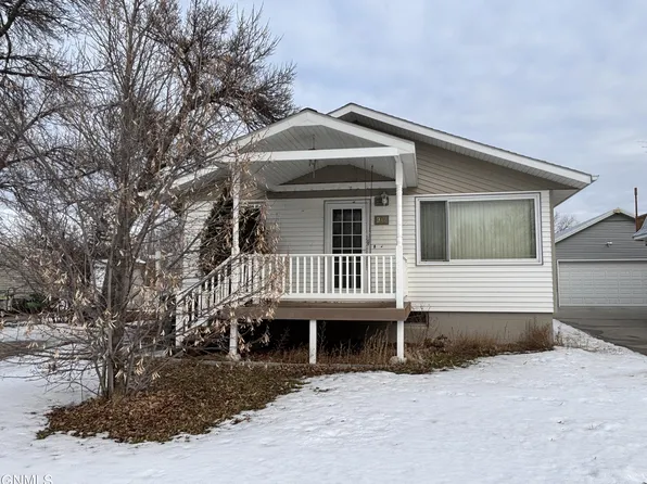 917 Main St, Stanton, ND 58571