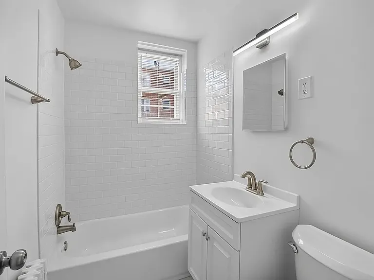 1441 Somerset Pl NW #202 — Photo 11