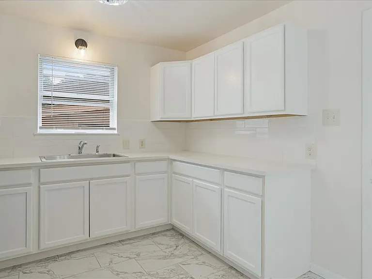 1924 Jones Cir — Photo 21