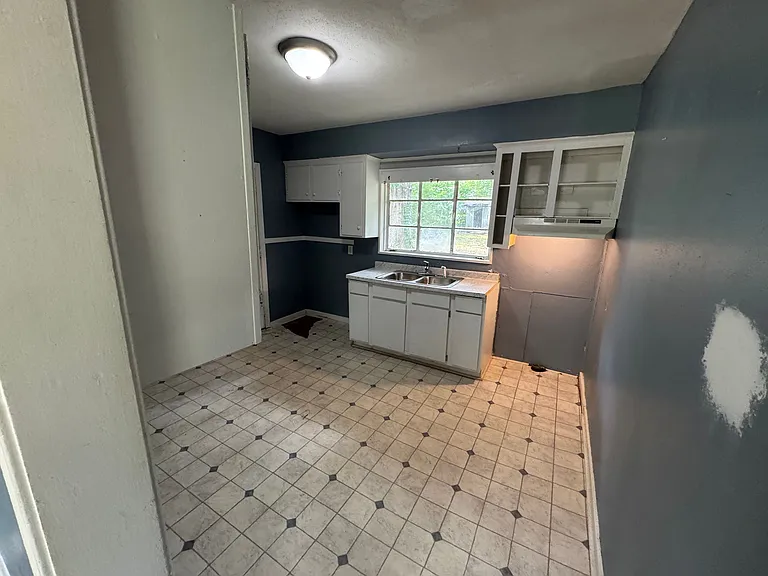 918 Stuart St — Photo 12