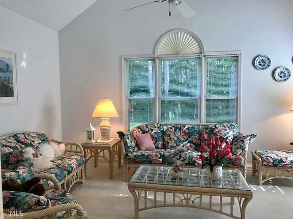 4th image of 84 Pecan Lake Dr